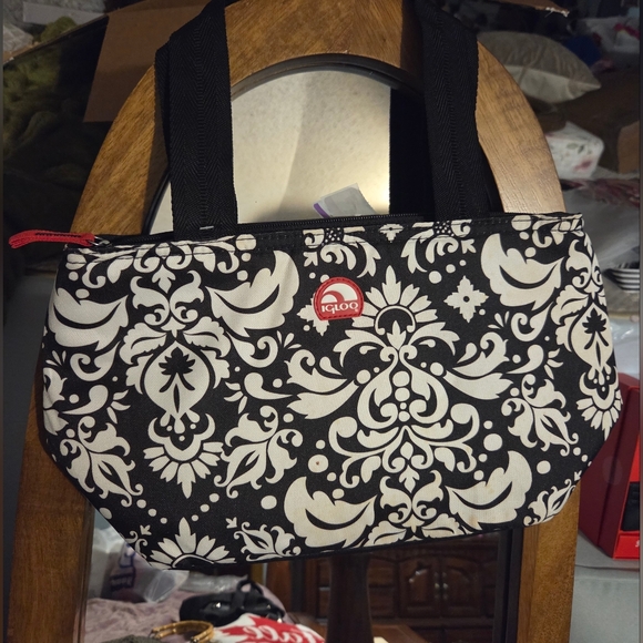 Igloo Handbags - Igloo Black and White Patterned Women's Insulated Bag